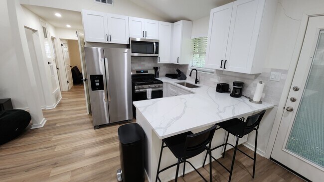 Photo - Fully updated 6 bed house!!! 1911 David!