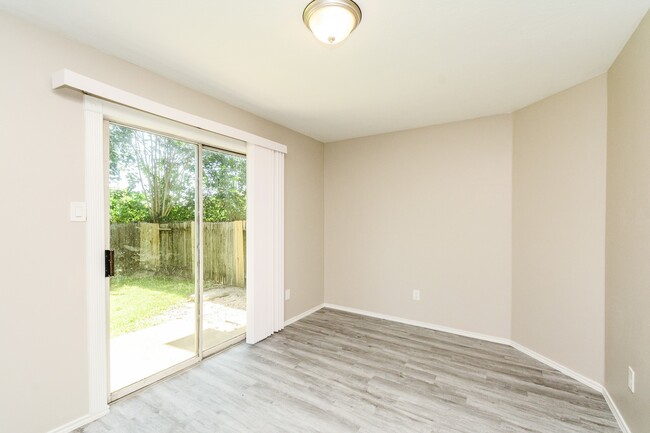 Photo - 8826 Pecan Pl Dr