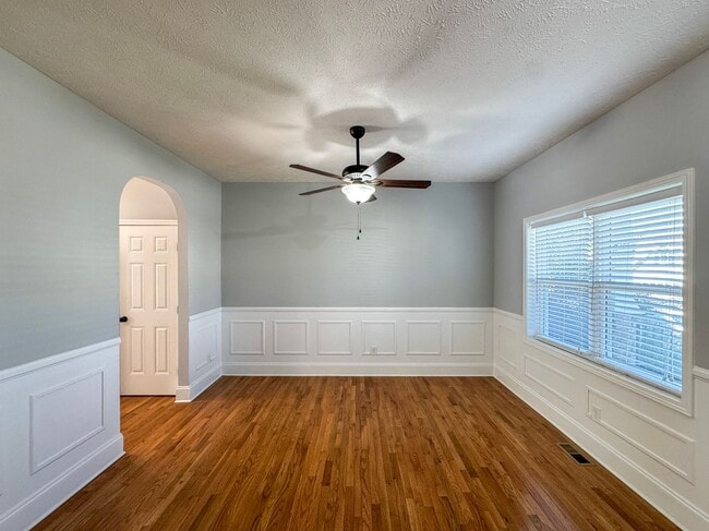 Photo - Stunning 4 Bed 2.5 Bath Home in Aberdeen