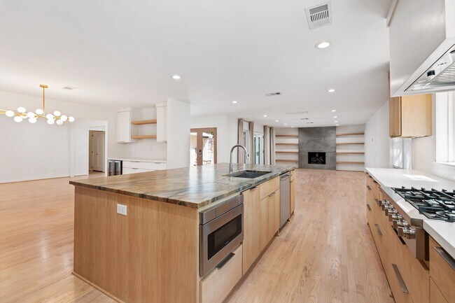 Photo - 13703 Queensbury Ln