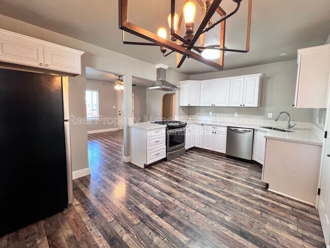 Photo - 645 W Andrews Ave