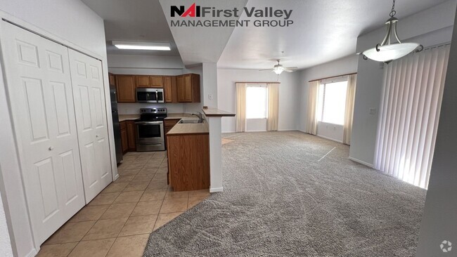 Building Photo - 1 Bedroom, 1 Bath with a Single Car Garage Rental