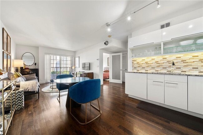 Building Photo - 199 14th St NE Unit 1109