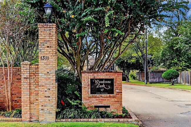 Building Photo - 1311 Antoine Dr Unit 148 Rental
