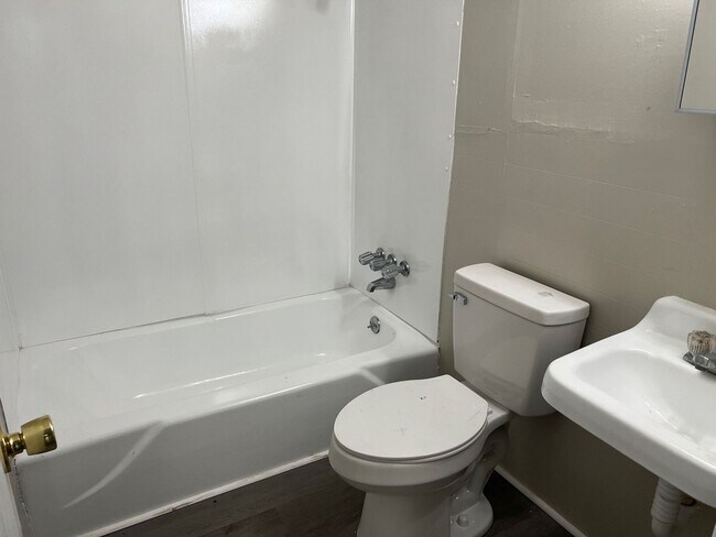 Photo - Grand812-814 Unit Grand812