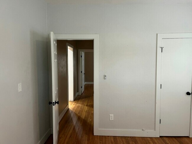 Photo - 304 E 2nd St