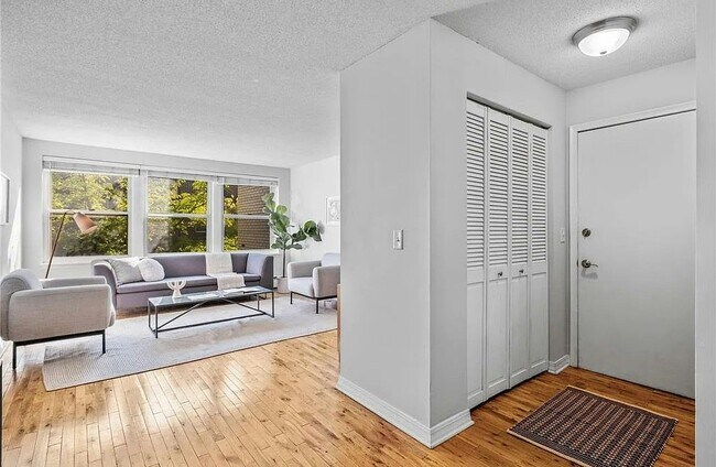 821 Douglas Ave
