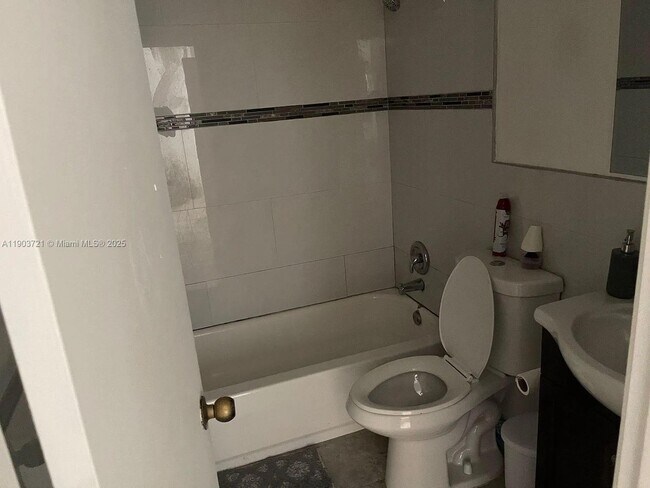 Photo - 1000 SW 8th St Unidad 1000