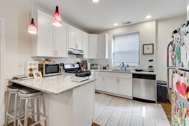 Photo - 1821 W Leland Ave