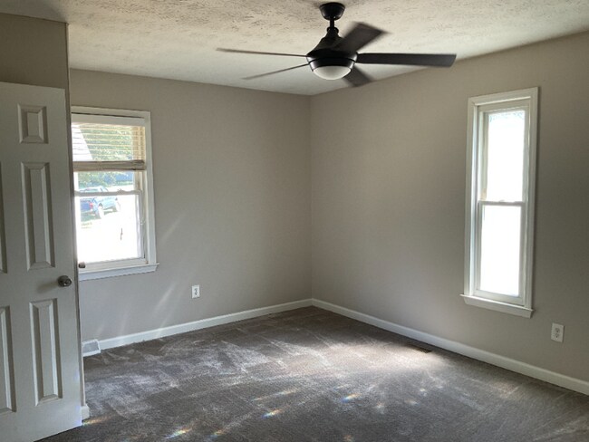 Photo - 220 Larchwood Dr