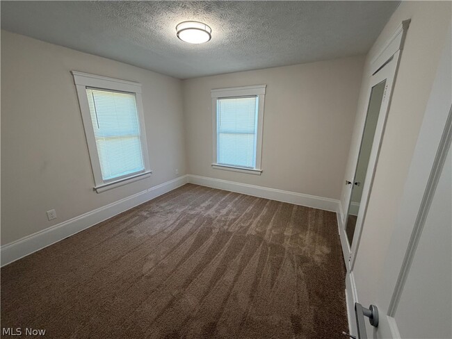 Building Photo - 10524 Lee Ave