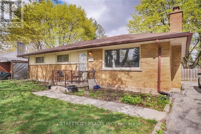 Photo - 200 Renfro Crescent