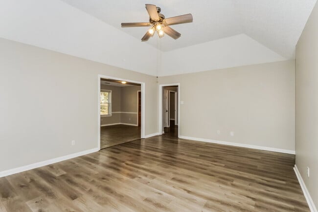 Photo - 93 Bloomington Cove