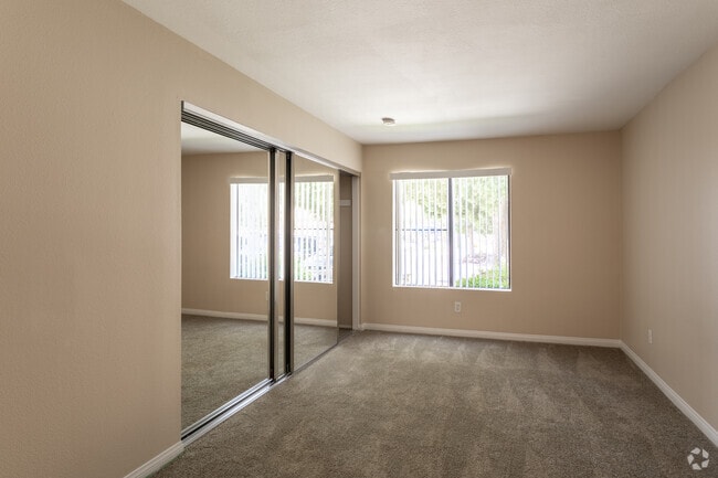 1BR, 1BA - 710 SF