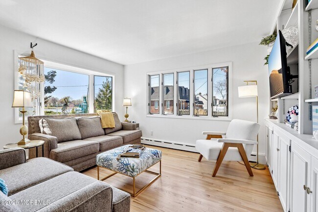 Photo - 1850 Fernwood Rd