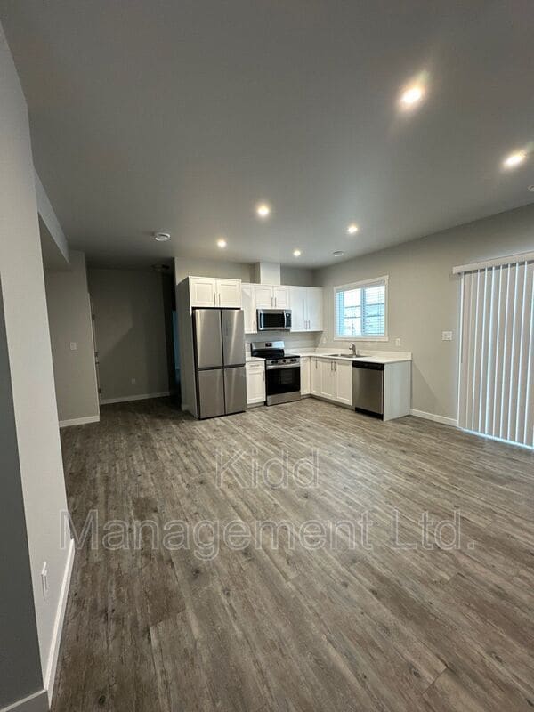 3850 Glendale Dr