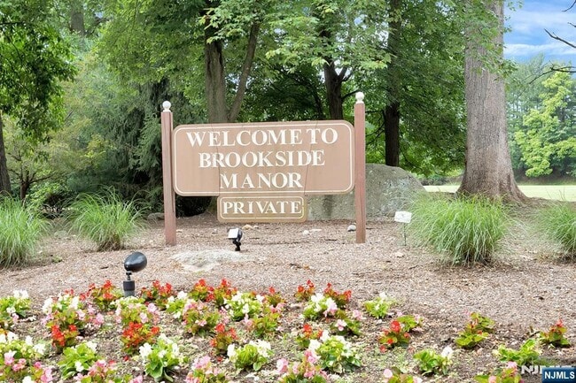 Photo - 12 Sandburg Ct