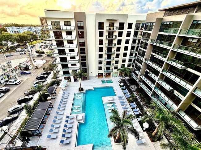 Building Photo - 1650 NE 124th St Unit 621