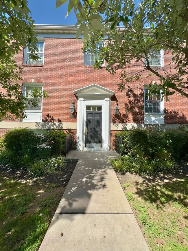 Building Photo - Charming and Spacious One Bedroom in Homel...