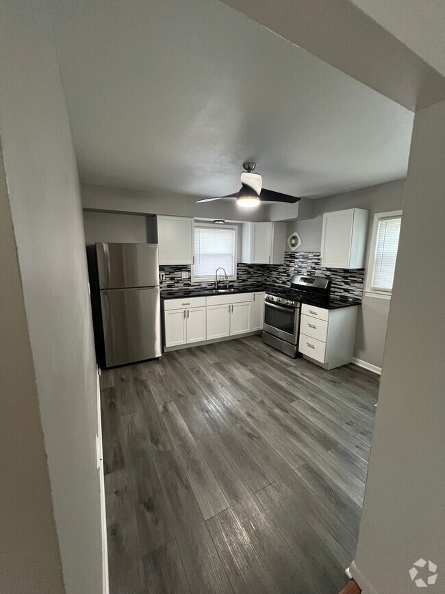 Building Photo - 5024 N 84th St Unit 5024 Lower Rental