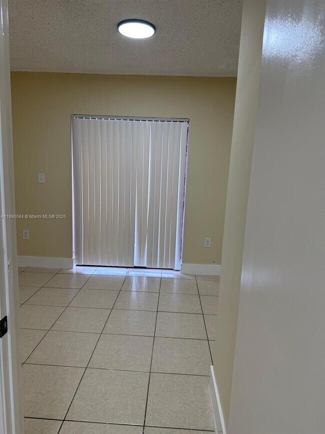 Photo - 2377 W 66th Pl Unidad 204
