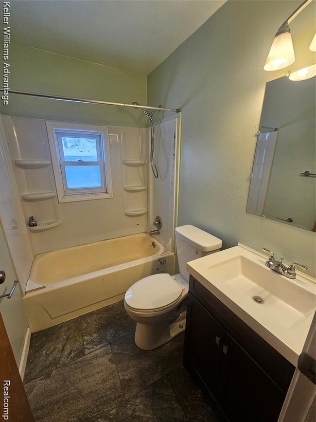 Photo - 9332 Lamont St