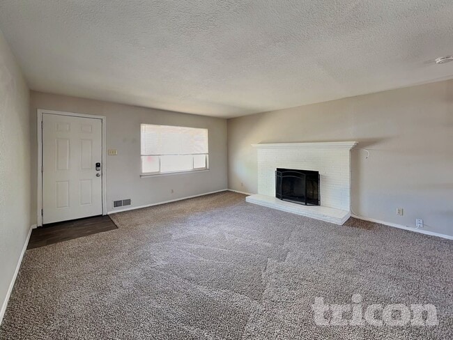 Photo - 1370 University Terrace