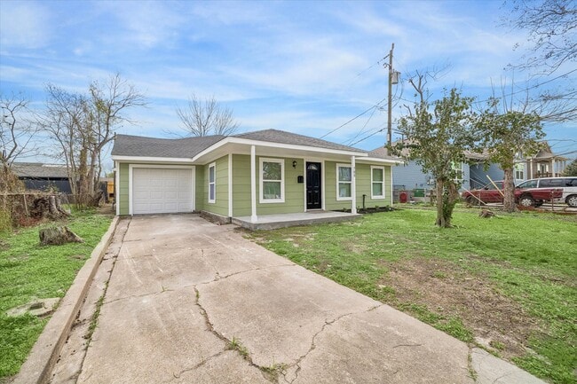 Building Photo - 705 Westshire Dr