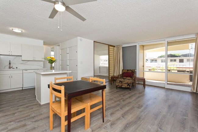 Waikiki 2 BD w/ Parking and Washer/Dryer i... - Waikiki 2 BD w/ Parking and Washer/Dryer i... Condo Unit 201