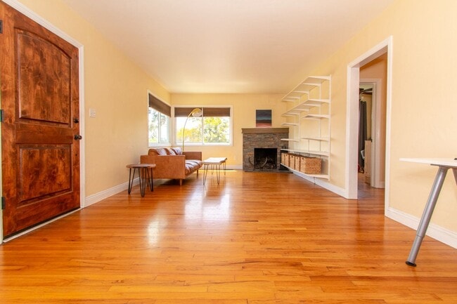 Photo - Well Maintained & Bright Detached 2 bed / 1 bath Home In Quiet Neighborhood of North Park - Peak ... Unidad 3554