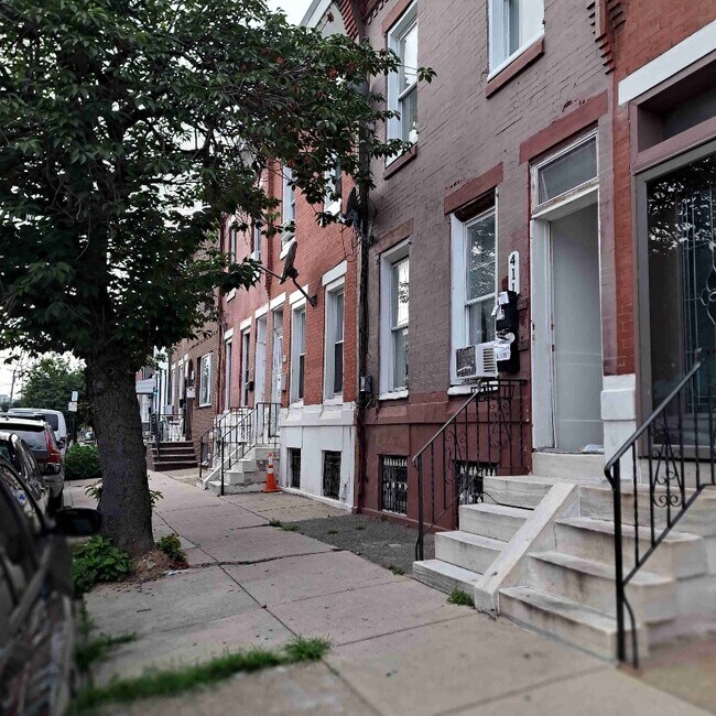 411 McKean St Apartment Unit 2 Philadelphia, PA
