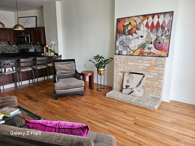 Photo - 2417 W Warren Blvd Unit 2