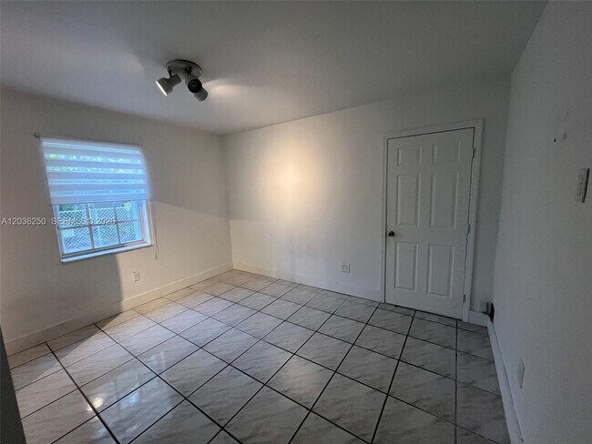 Photo - 3244 SW 3rd St Unidad L
