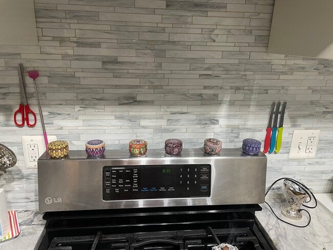 Building Photo - 4 Monroe St Unit 607