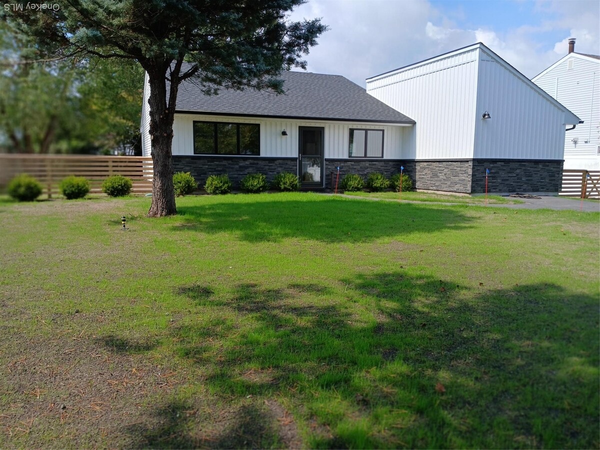 Photo - 4 Mercury Ave