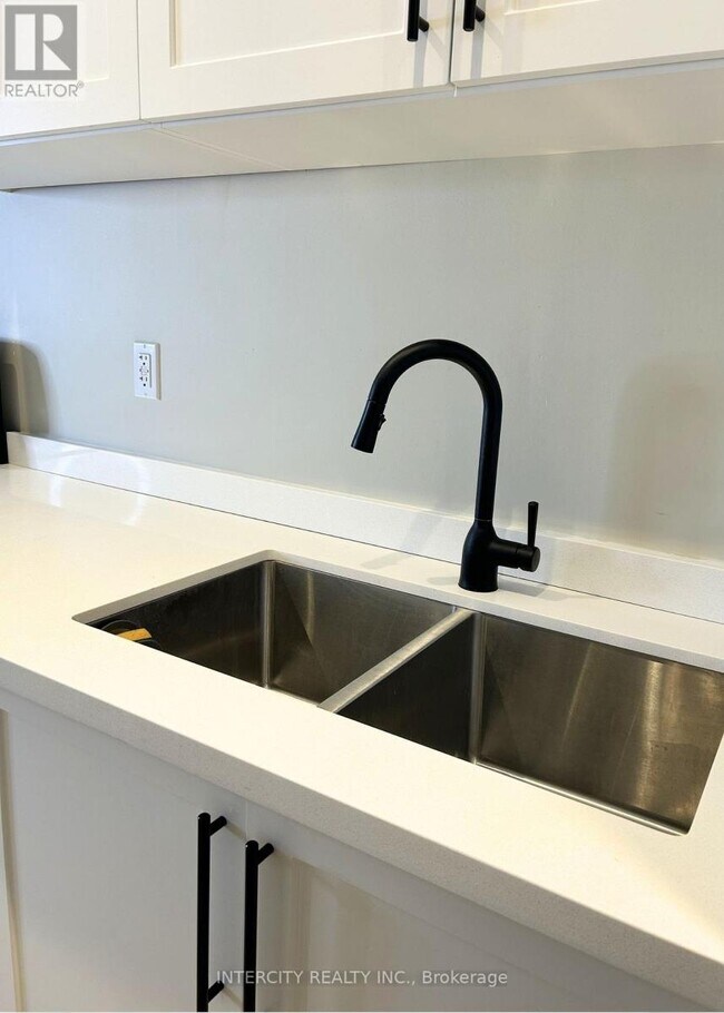 Photo - 30 Oak Park Crescent