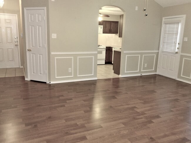 Photo - 641 Raven Dr