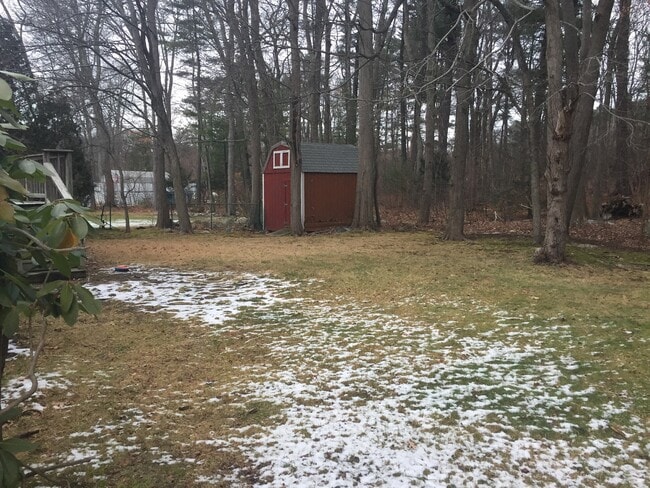 Patio interior - 23 Sandy Brook Rd