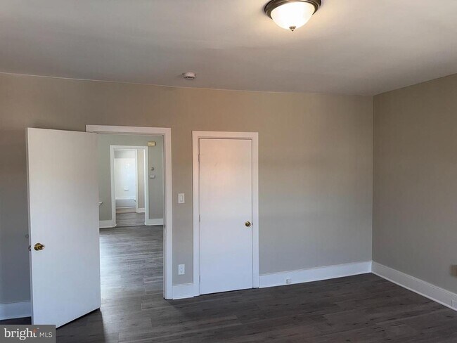 Photo - 706 Chain St