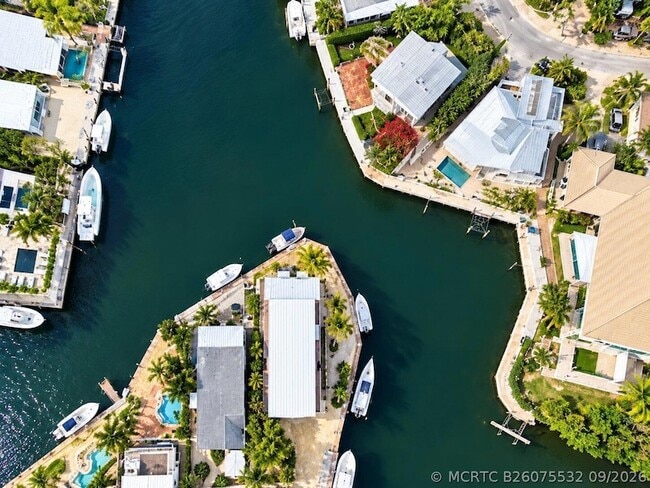 932 Tropical Ln