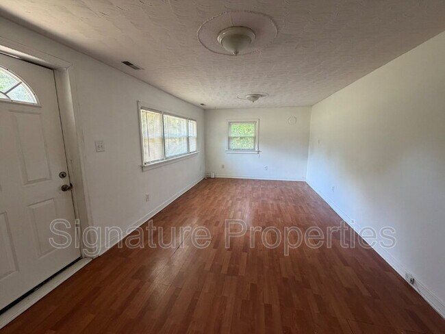 Photo - 2262 Mill Rd