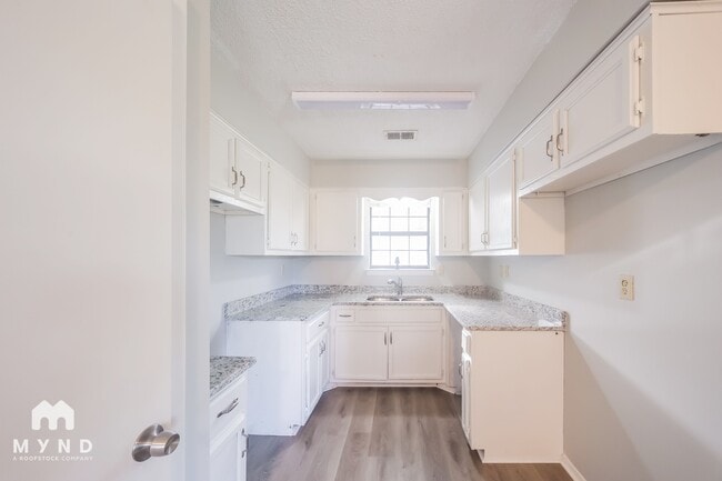 Photo - 7260 Northbrook Dr