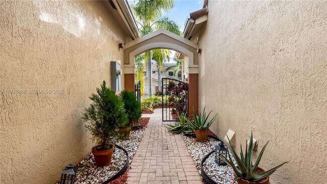 Photo - 3889 Tree Top Dr