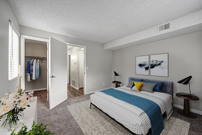 Photo - Summit Riverside Apartments