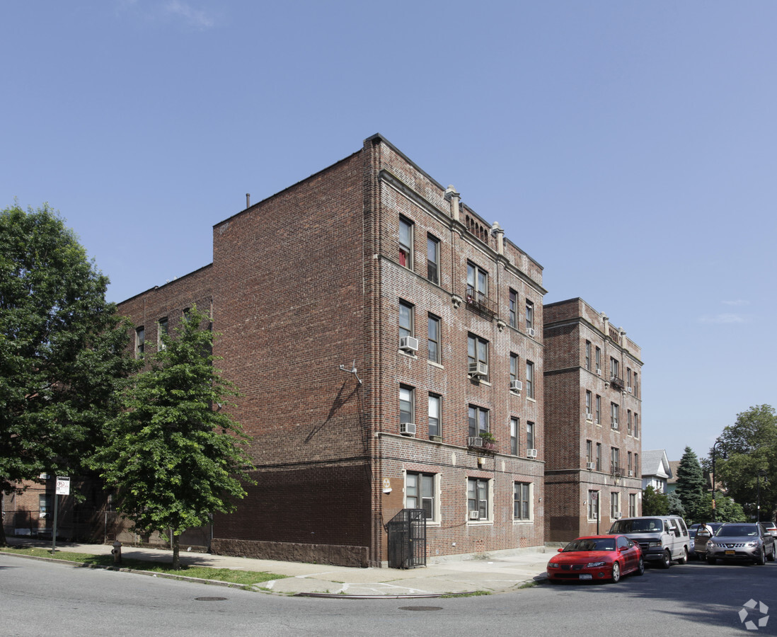 Photo - 754 E 23rd St Apartments