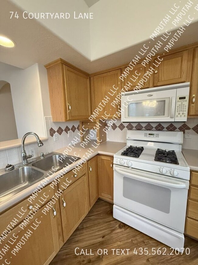 Photo - 74 Courtyard Ln E