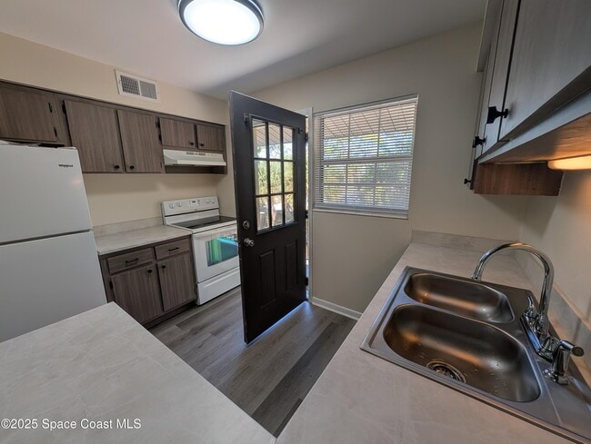 Photo - 215 Knox McRae Dr Unidad C