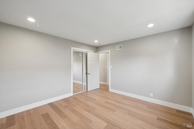 Building Photo - 918 Las Pavadas Ave