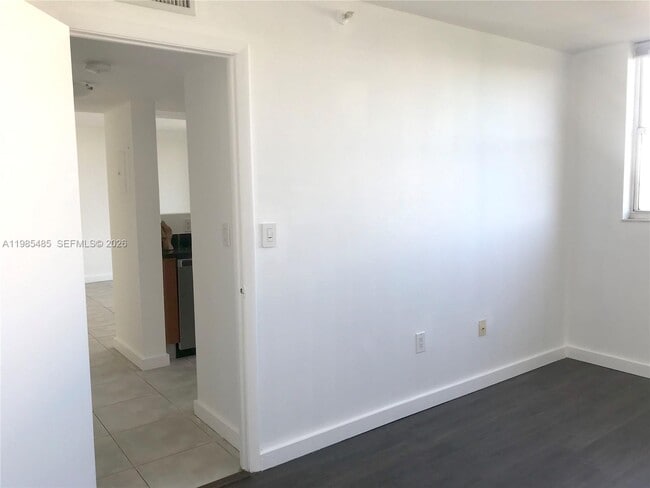 Photo - 700 NE 63rd St Unidad D503