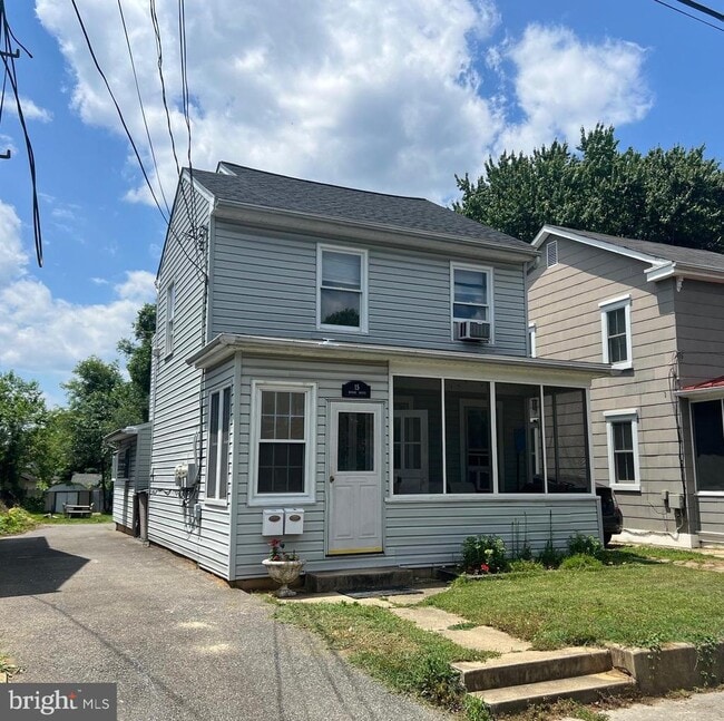 Building Photo - 15 Brewer Ave Unit B